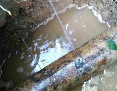 宁海楼顶渗水维修公司分享下地暖漏水的原因及检测方法。